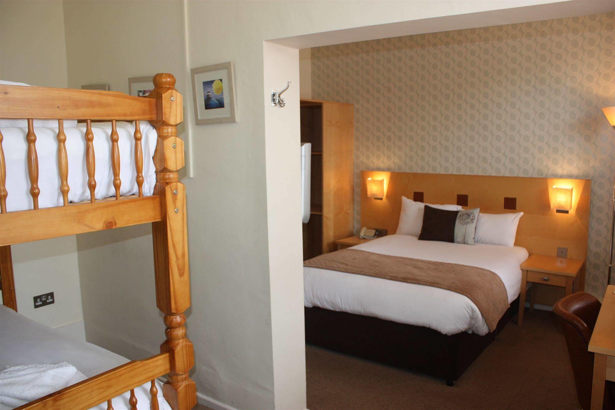 The Warwick Arms Hotel Eksteriør billede